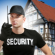 Sicherheitsmitarbeiter mit Security T-Shirt und Funkgerät Titelbild zur Jobanzeige